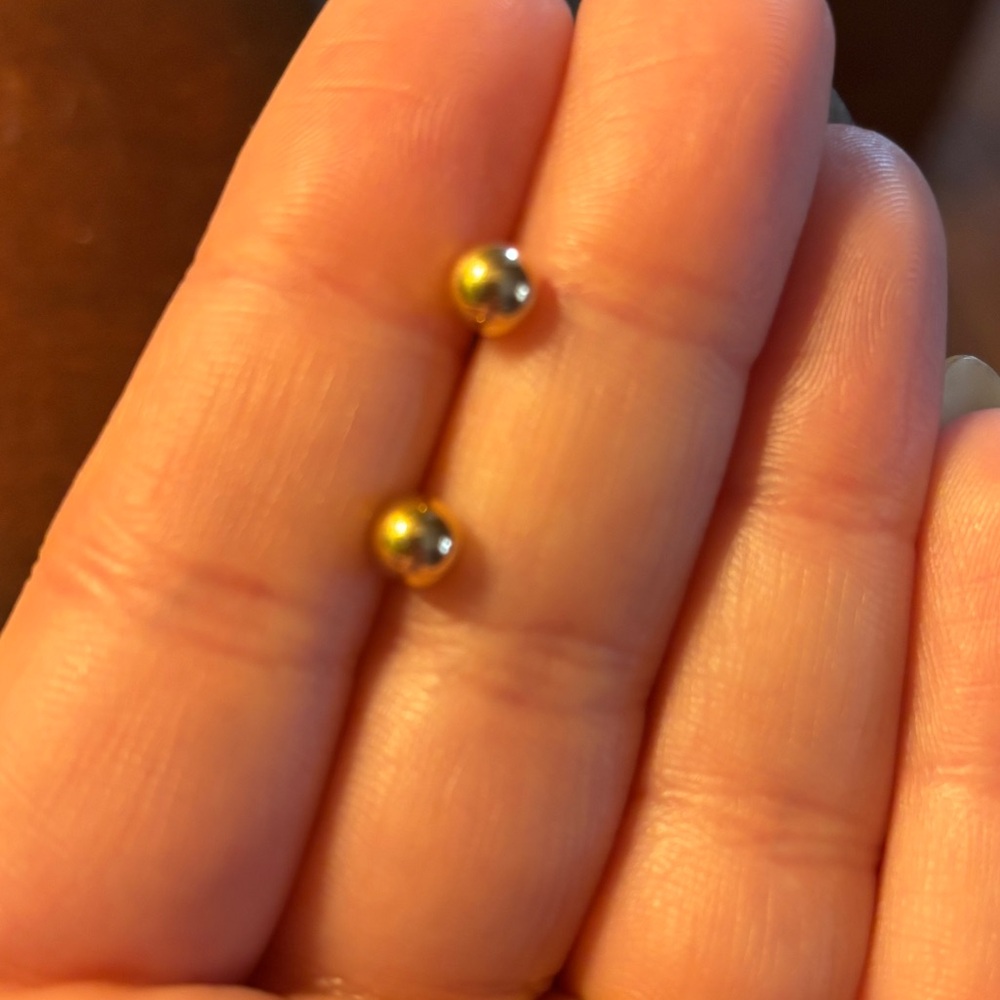 14K gold studs
